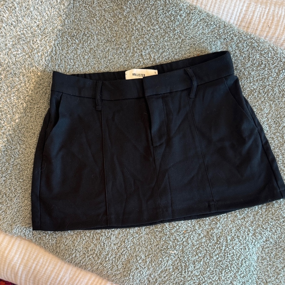 Hollister Women's Classic Black Mini Skirt